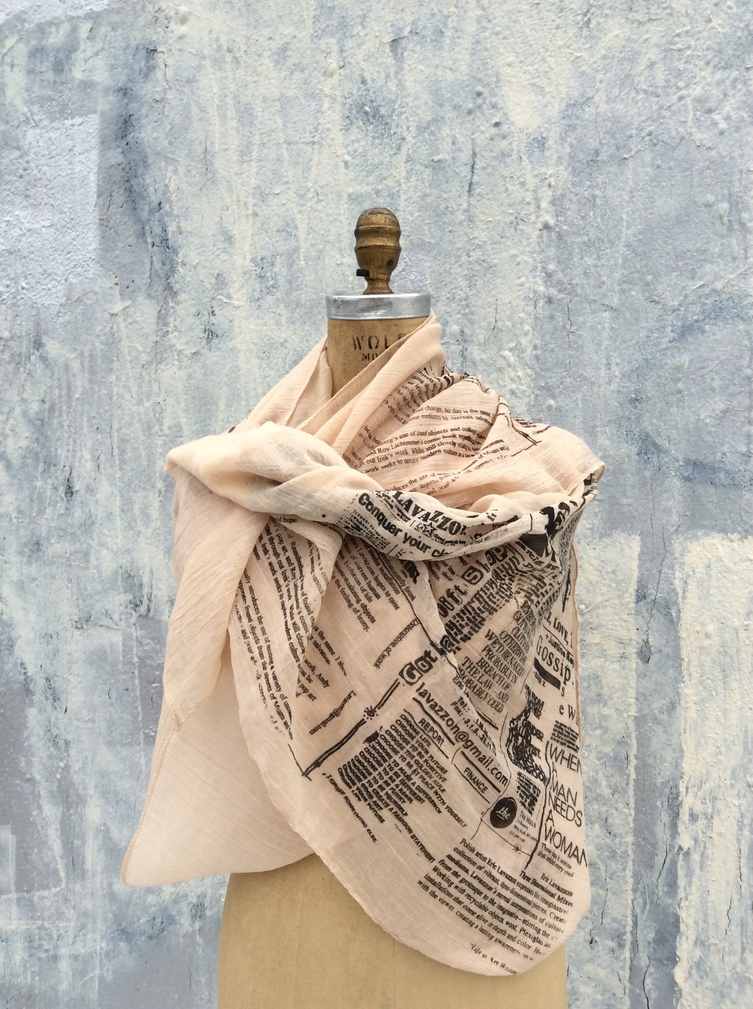 Lavazzon Newsprint light comfy cotton scarf