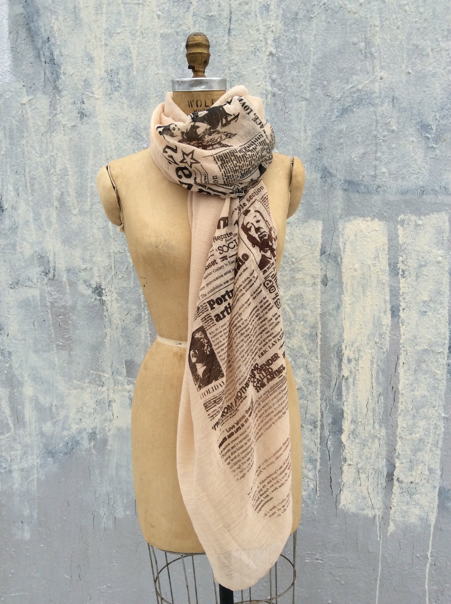 Lavazzon Newsprint light comfy cotton scarf