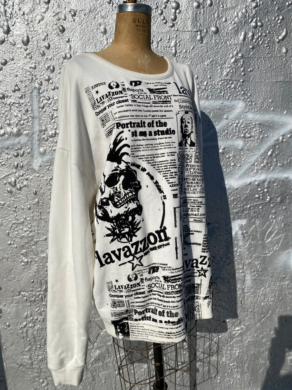 Oversize sweatshirt with lavazzon Newspaper print.fits s, m, L